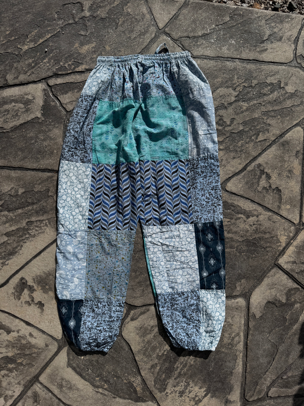 Floral Print Joggers w/ Waist Tie in Blue