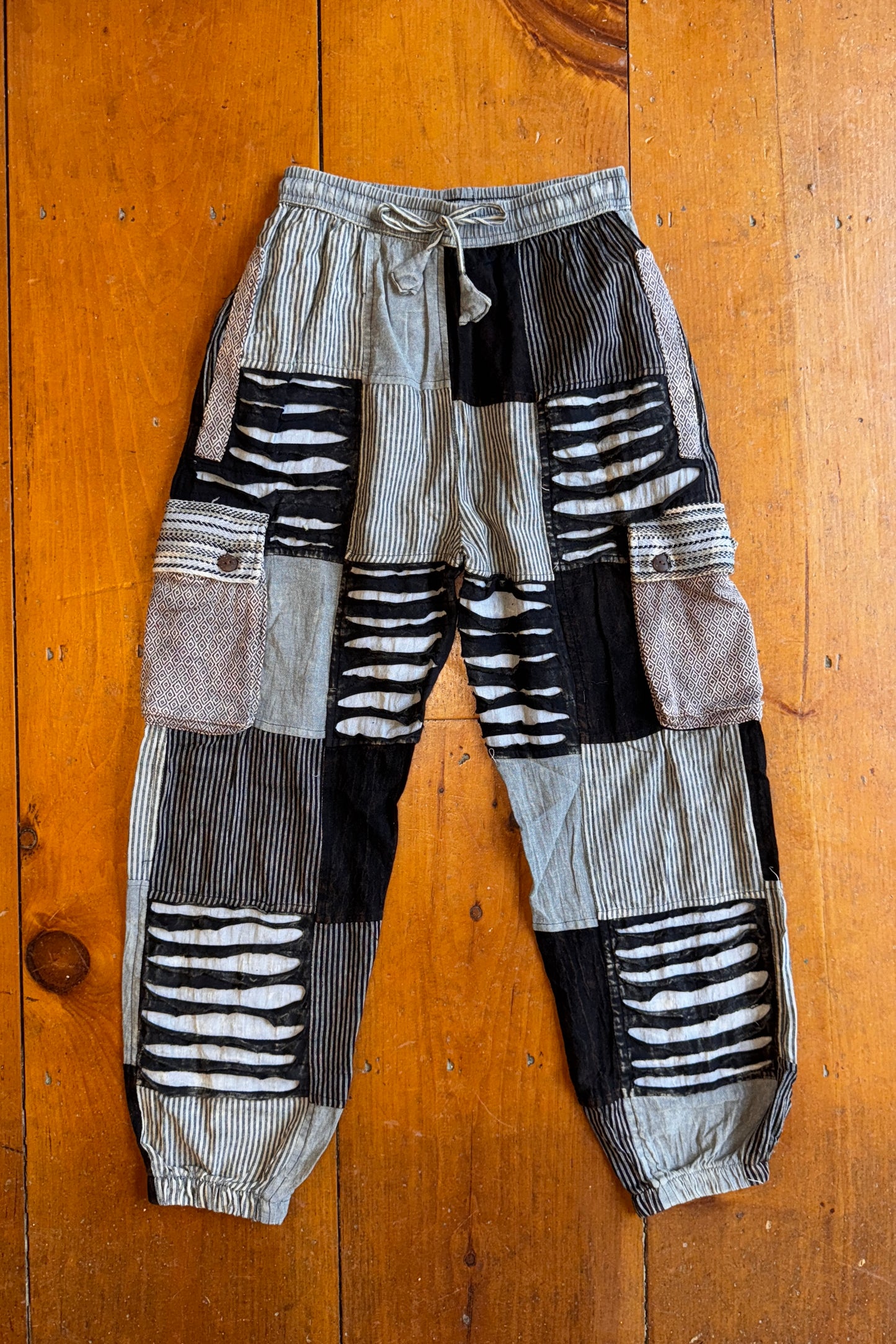 Razor Cut Detail Checkered Cargo Joggers