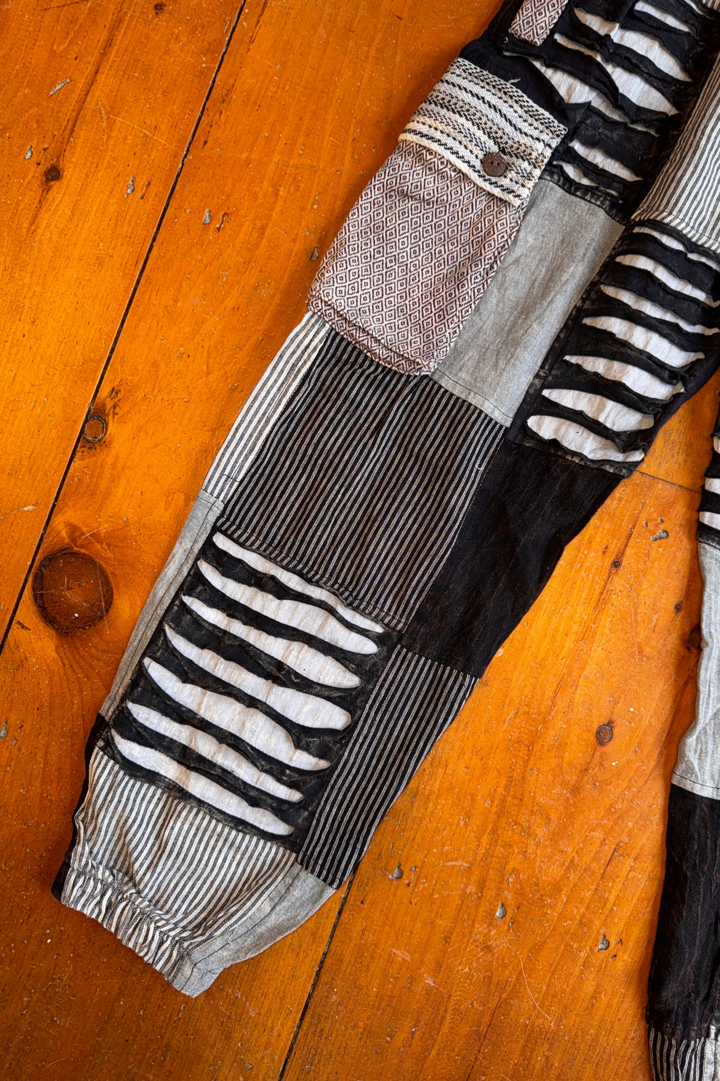 Razor Cut Detail Checkered Cargo Joggers