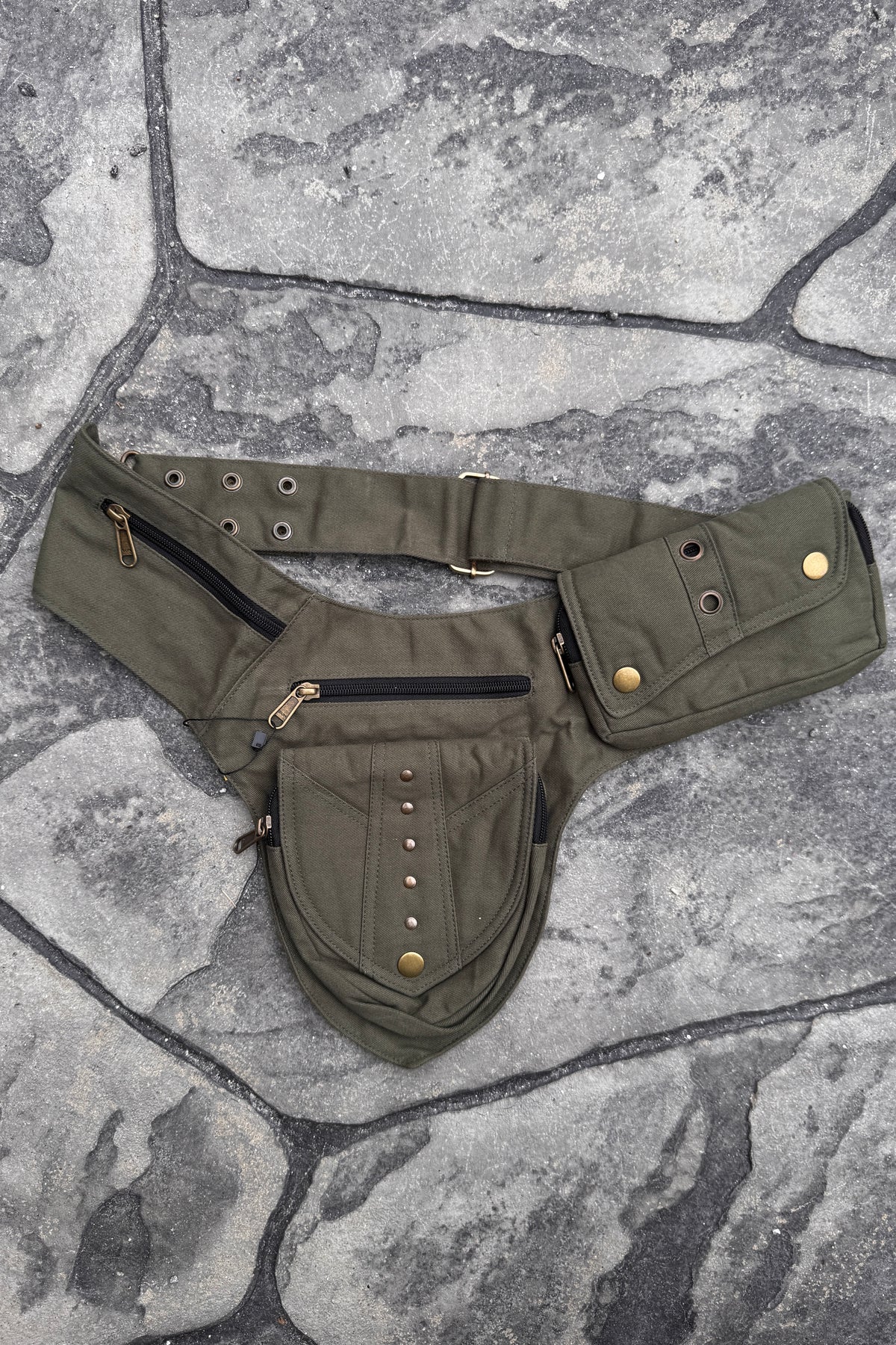 Green Belt Bag w/ Leaf Shape