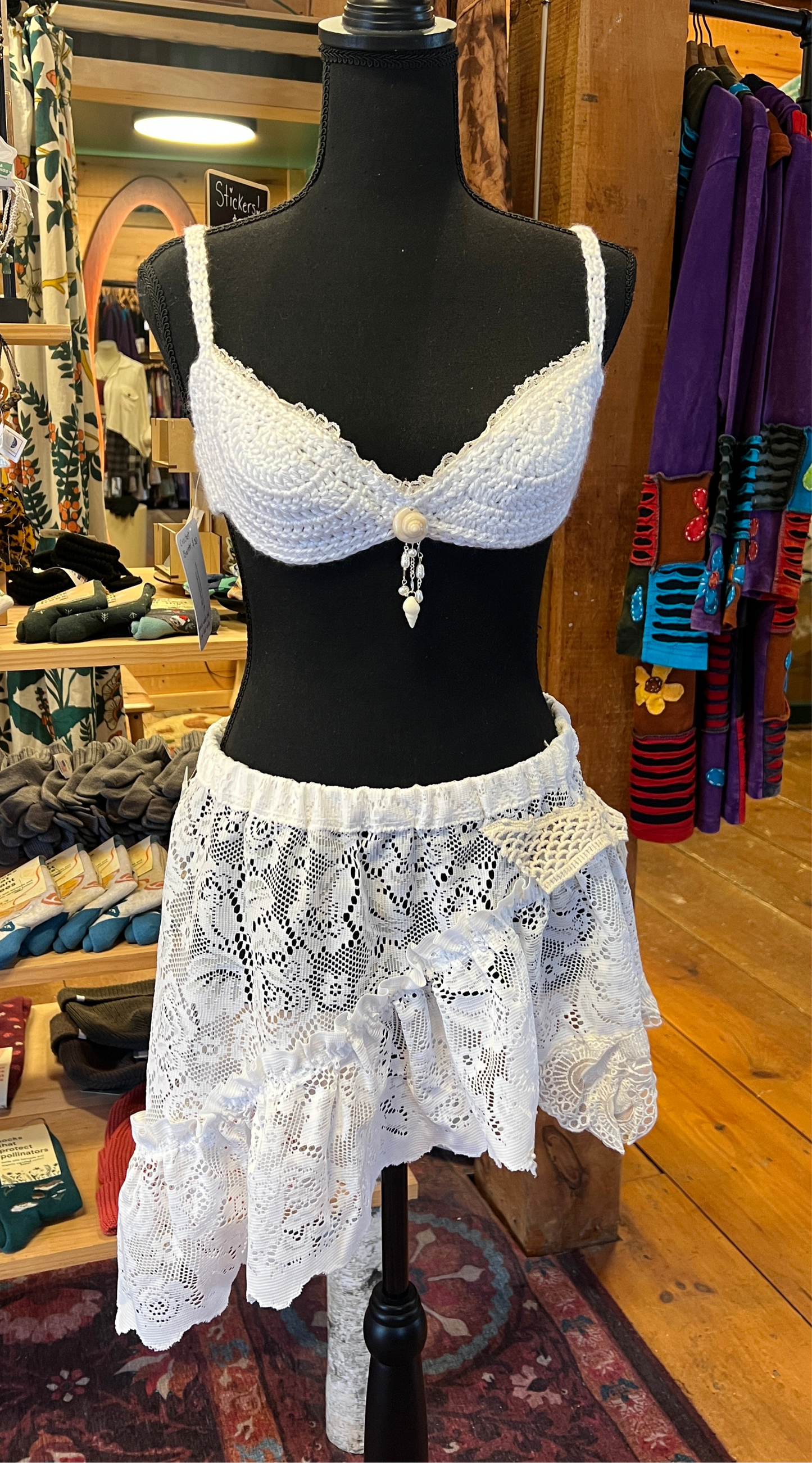 Sea-Shell Detail Tie Top & Lace Slant Hem Skirt Set