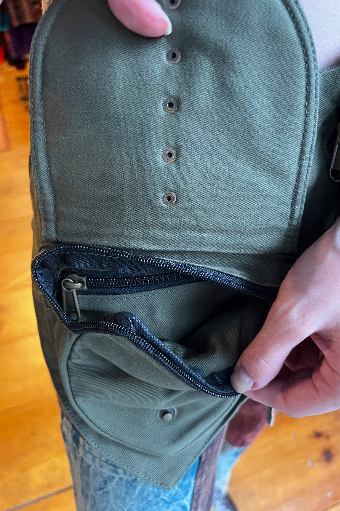 Green Belt Bag w/ Leaf Shape