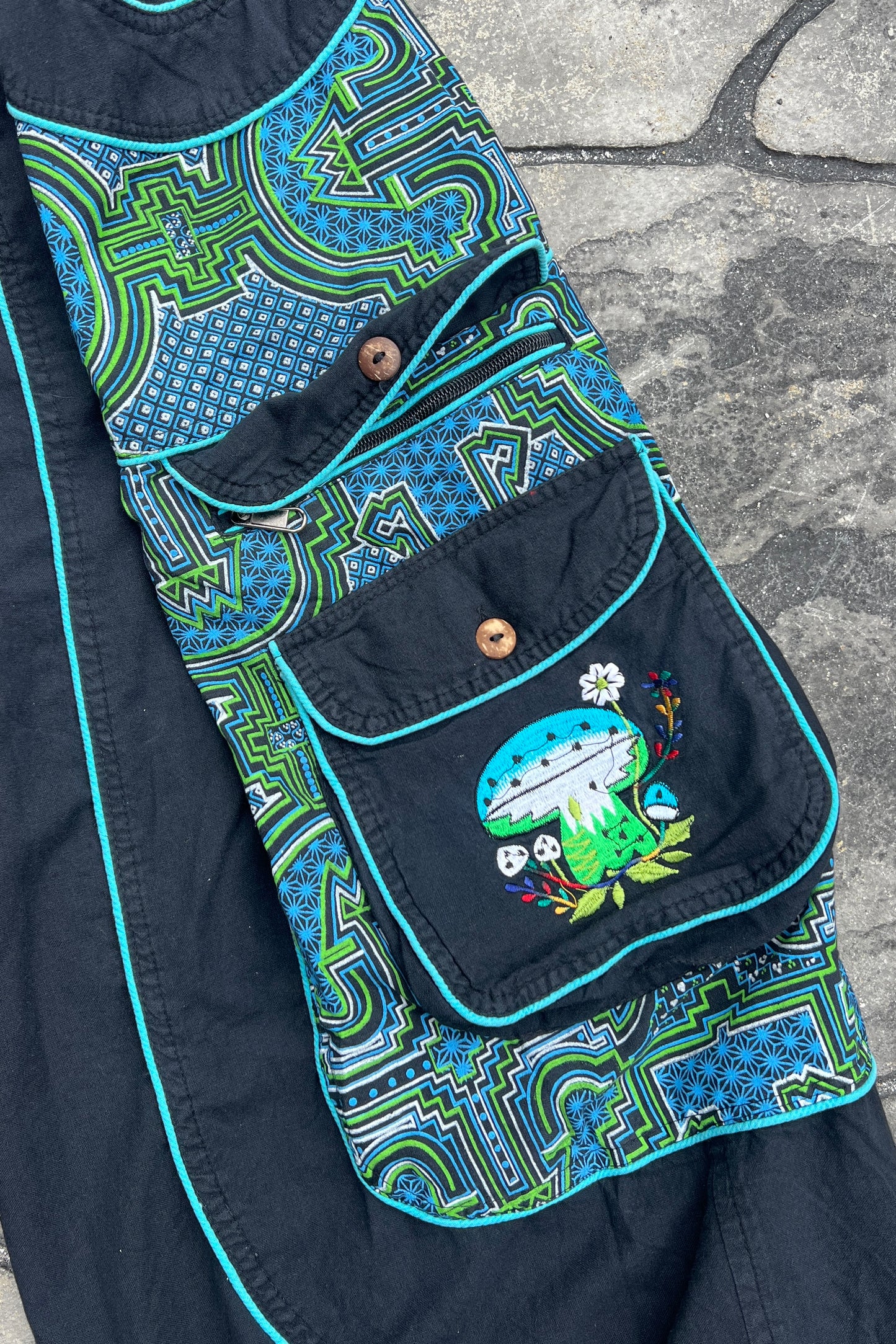 Baggy Joggers in Black w/ Mushroom Detail Pockets