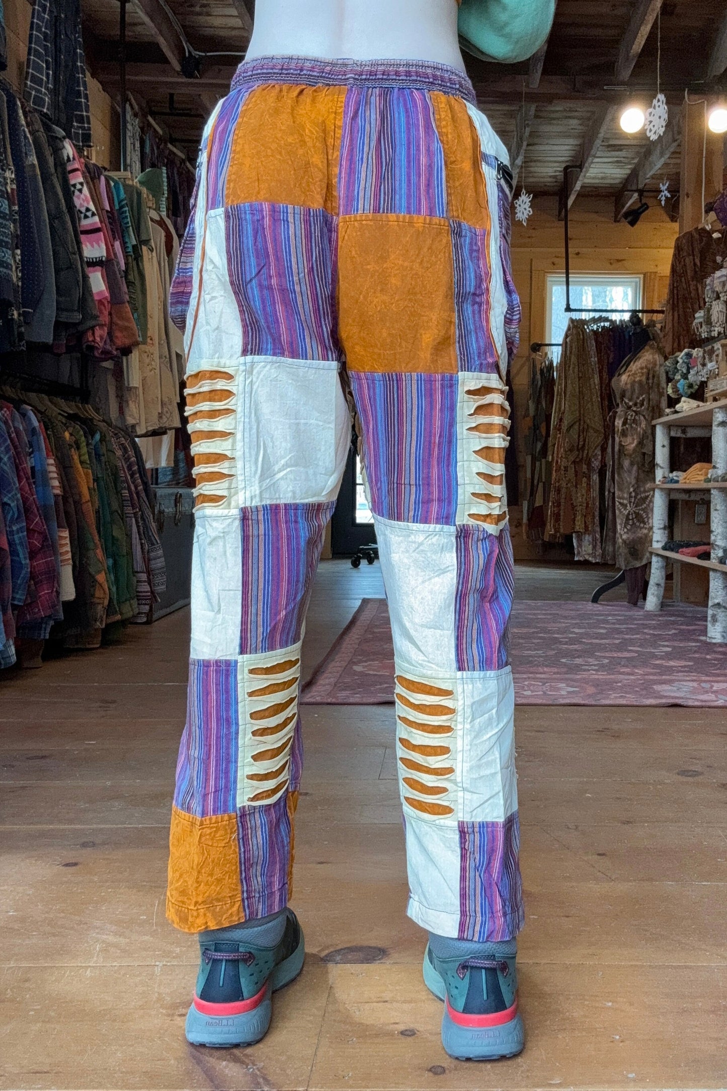 Razor Cut Detail Floral Stitch Pant