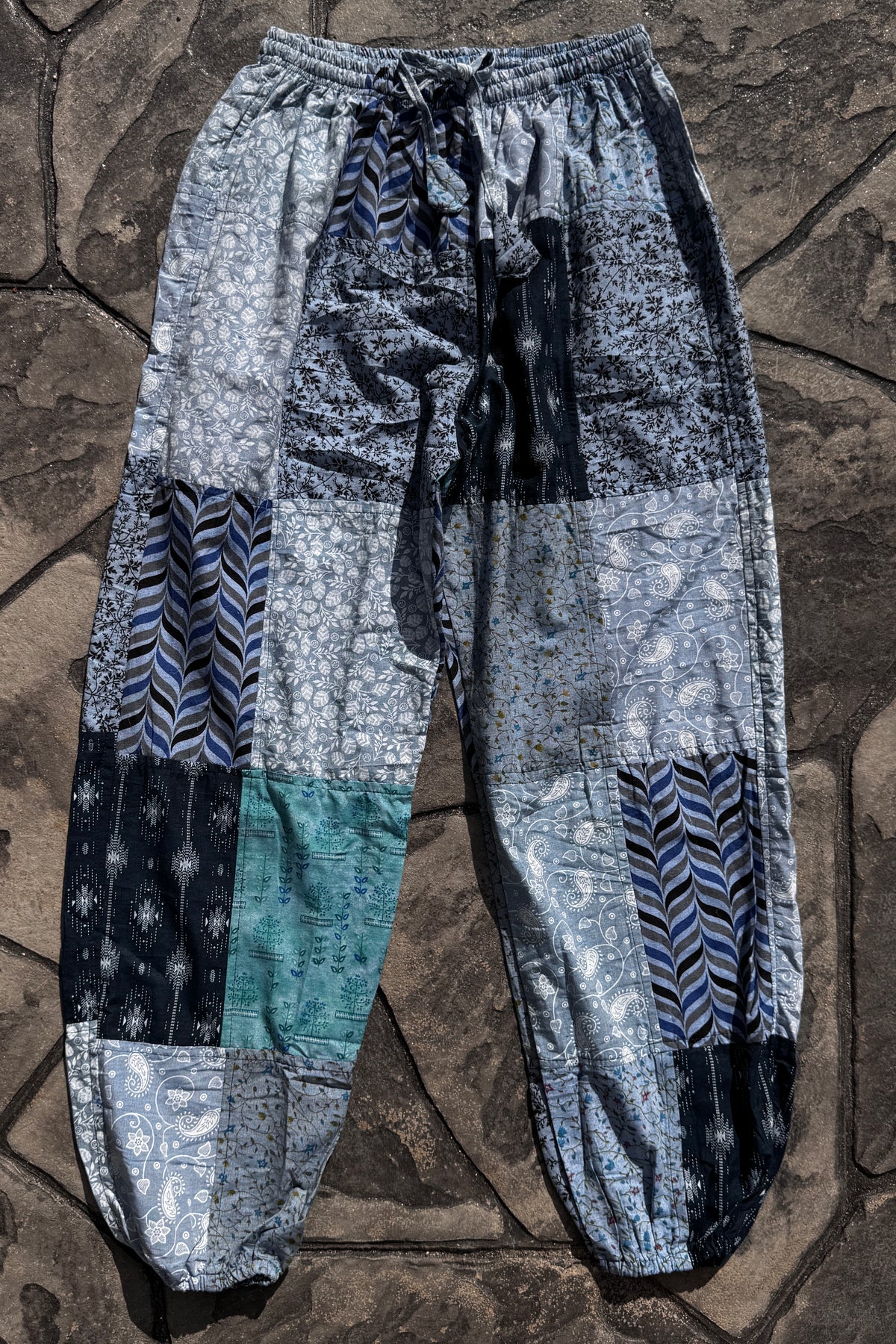 Floral Print Joggers w/ Waist Tie in Blue