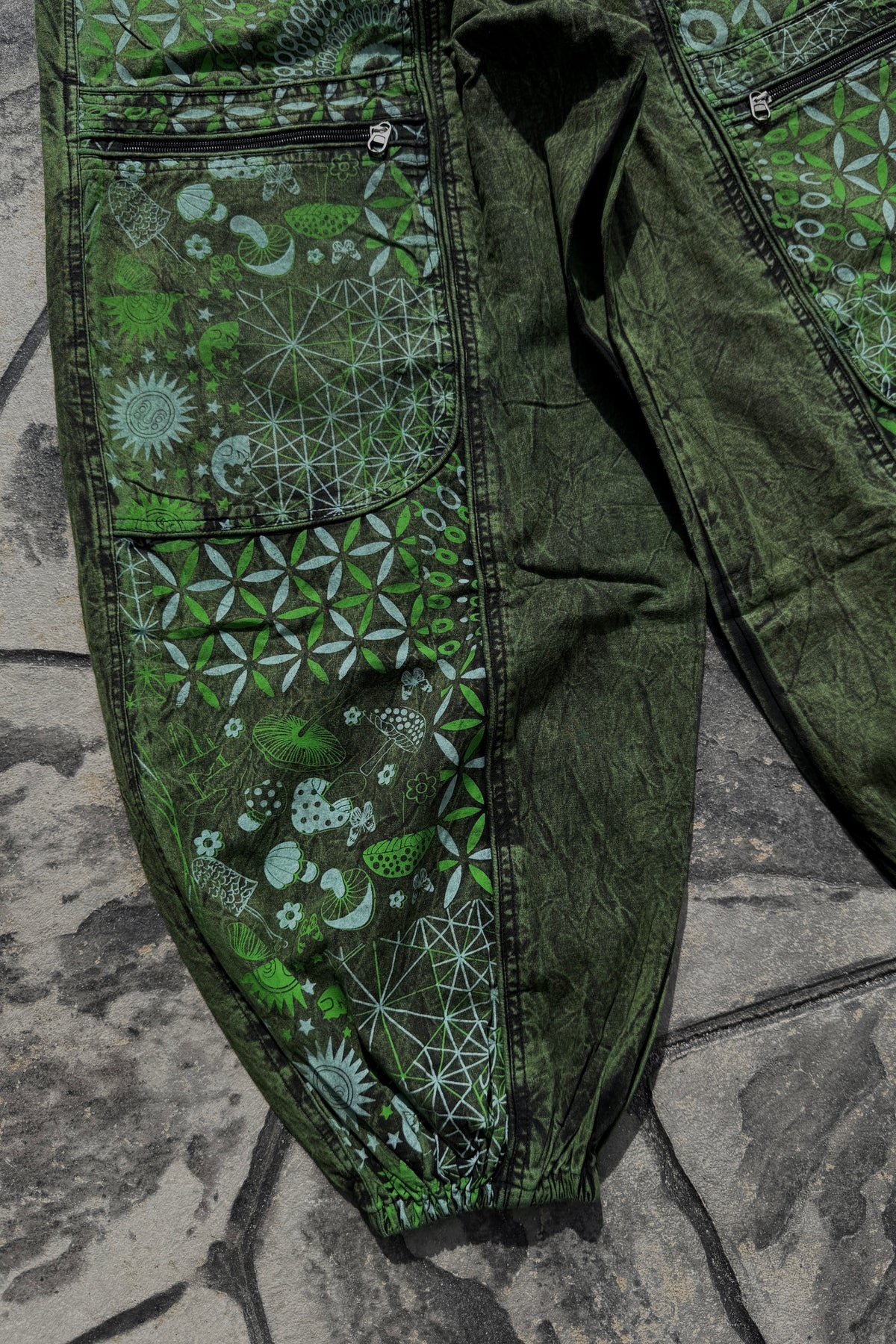 Baggy Pant in Green w/ Zipper Pockets