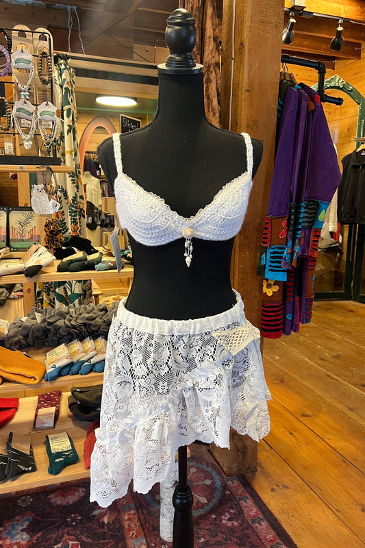 Sea-Shell Detail Tie Top & Lace Slant Hem Skirt Set