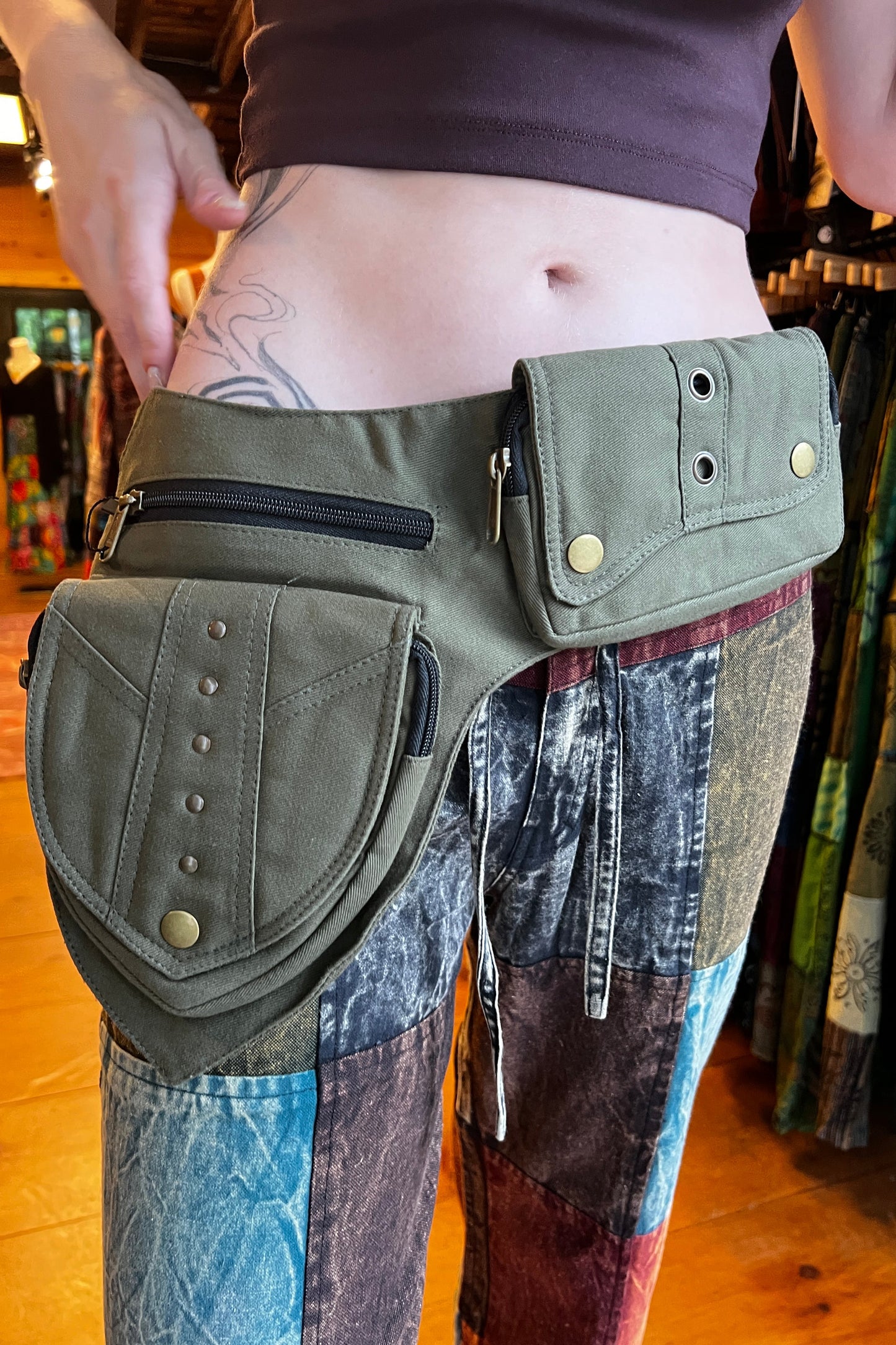 Green Belt Bag w/ Leaf Shape