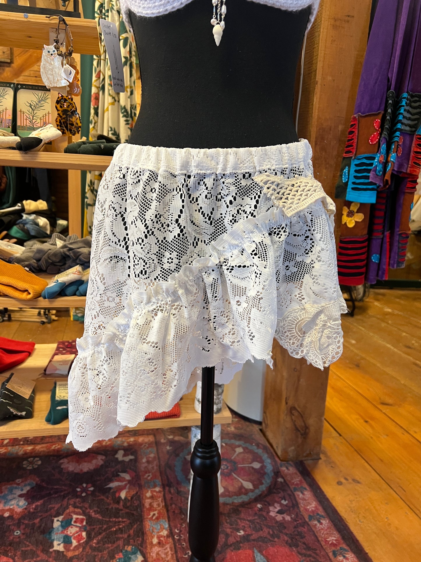 Sea-Shell Detail Tie Top & Lace Slant Hem Skirt Set