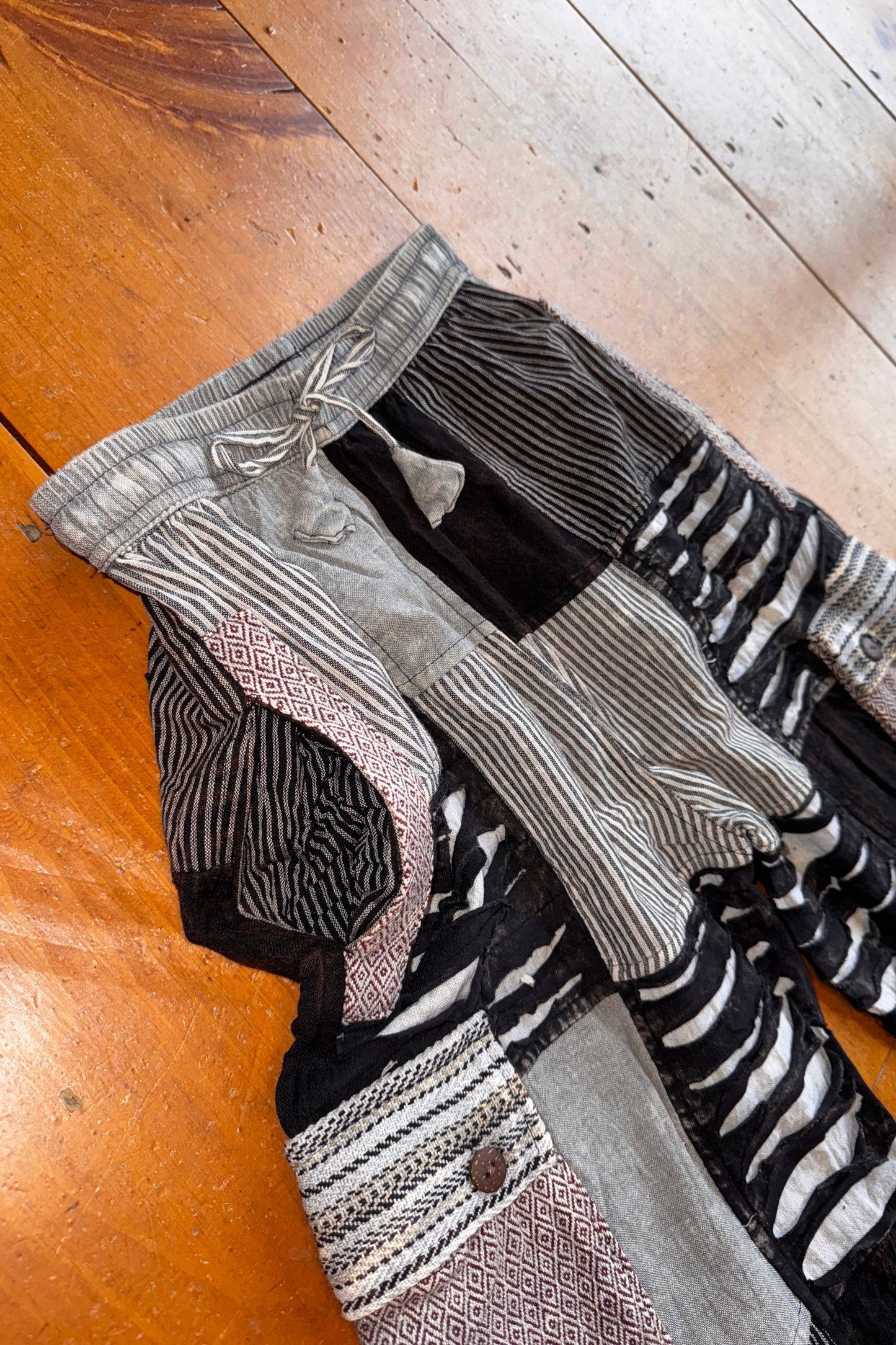 Razor Cut Detail Checkered Cargo Joggers