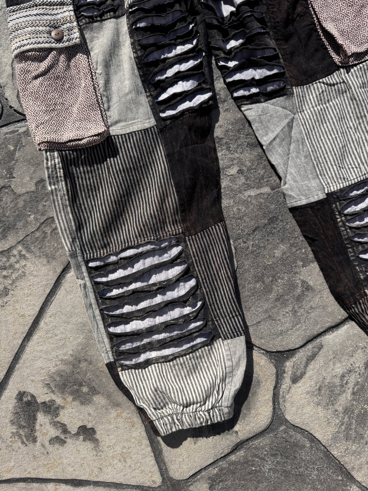 Razor Cut Detail Checkered Cargo Joggers