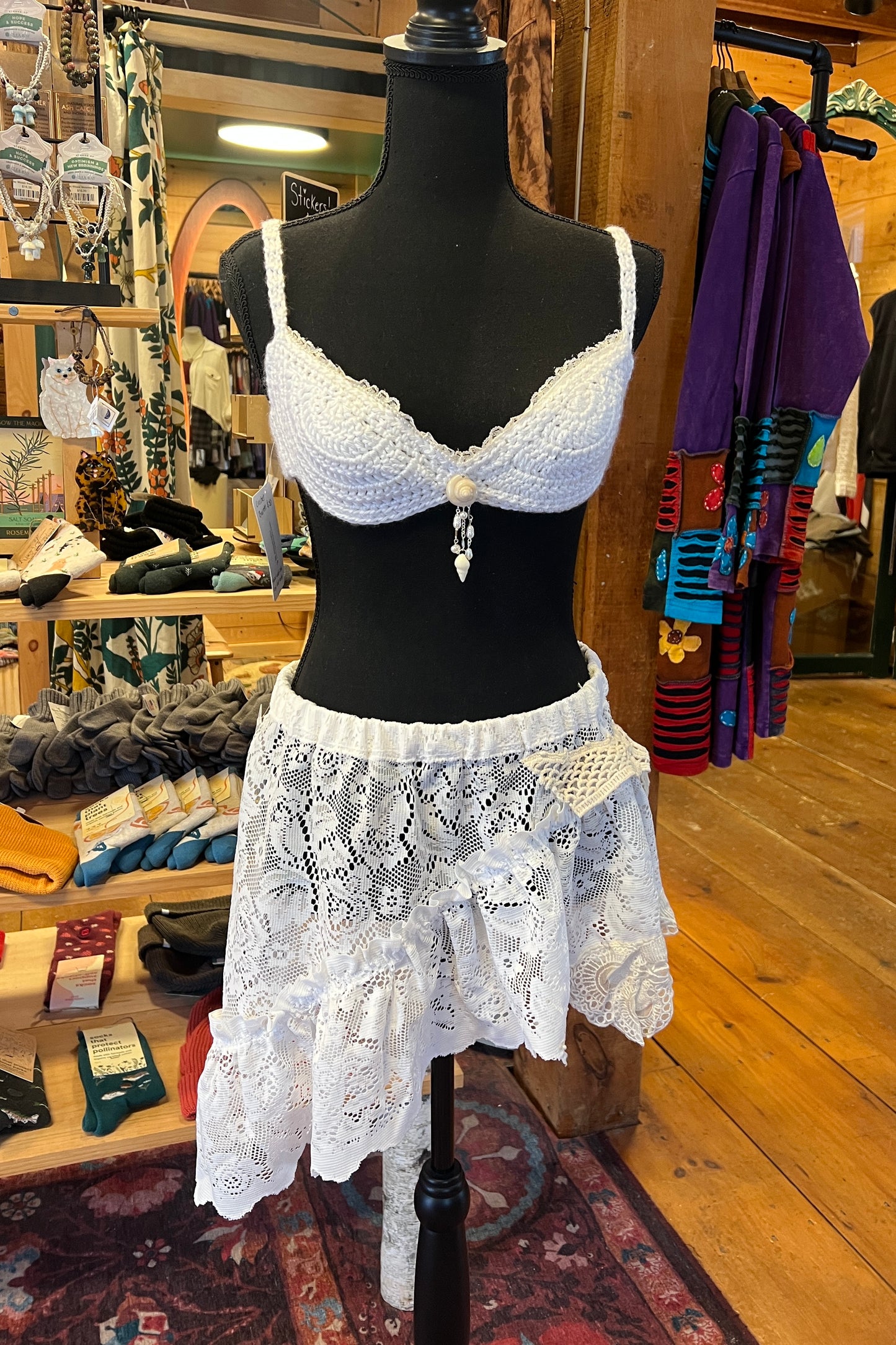 Sea-Shell Detail Tie Top & Lace Slant Hem Skirt Set