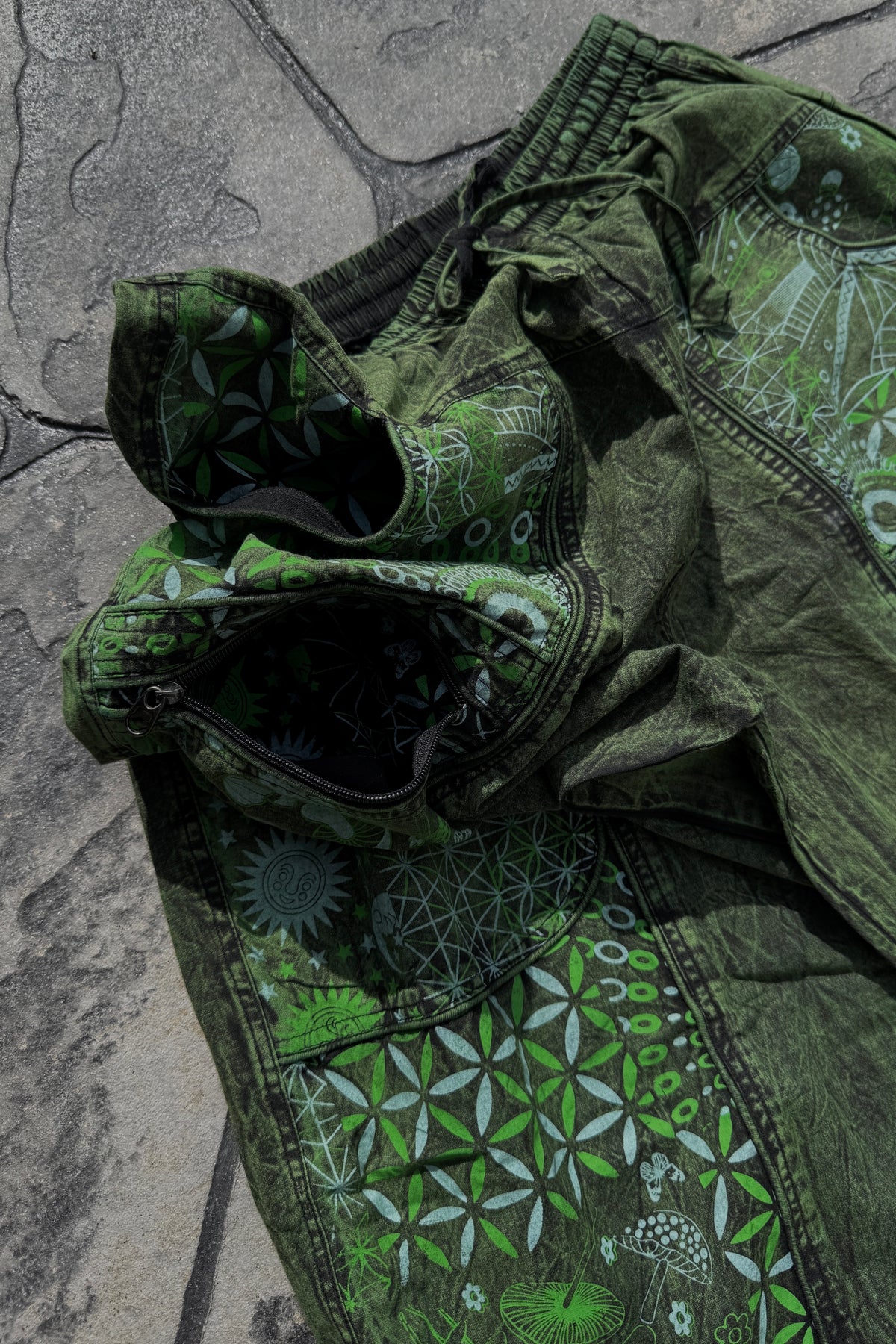 Baggy Pant in Green w/ Zipper Pockets