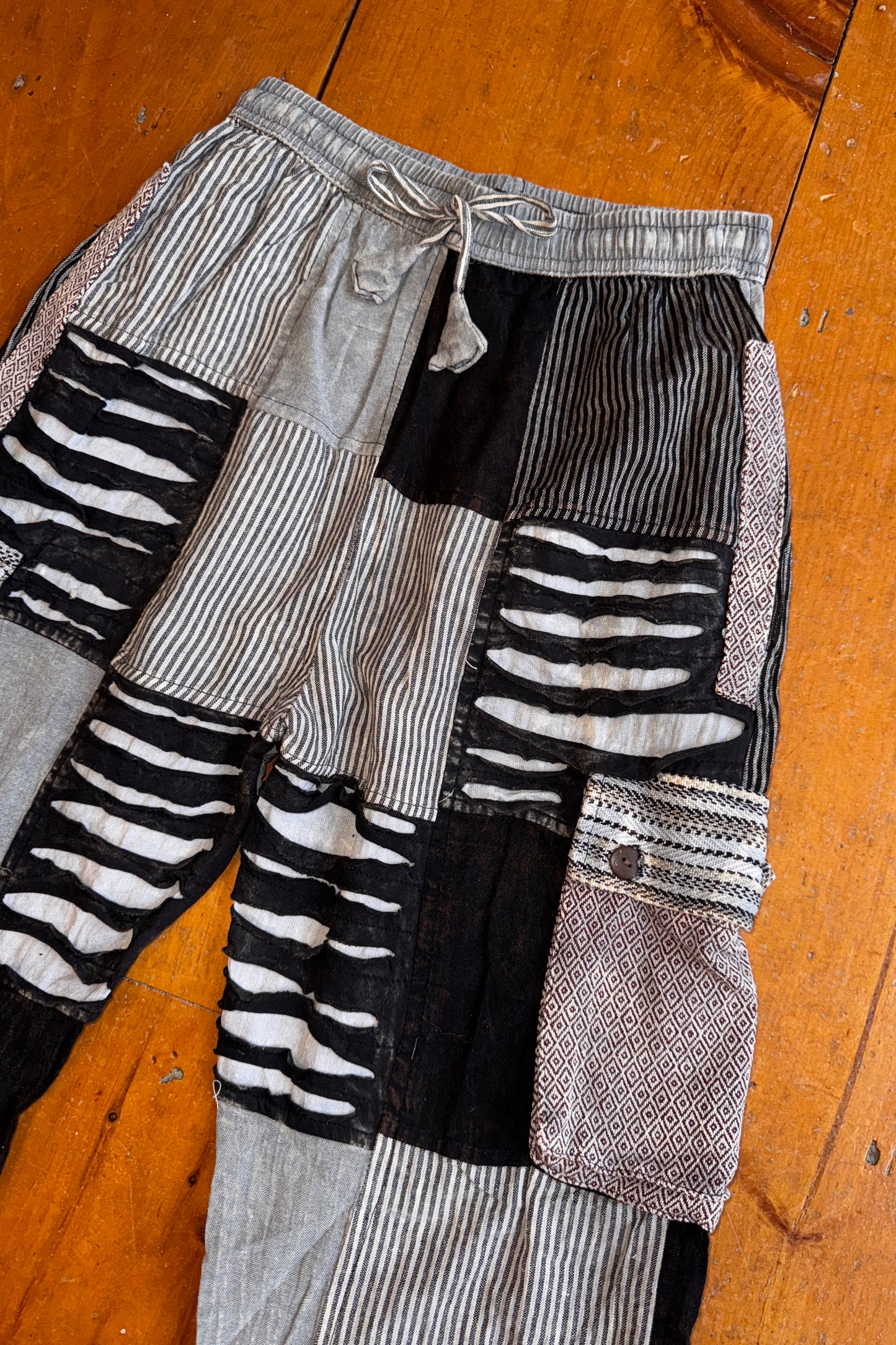 Razor Cut Detail Checkered Cargo Joggers