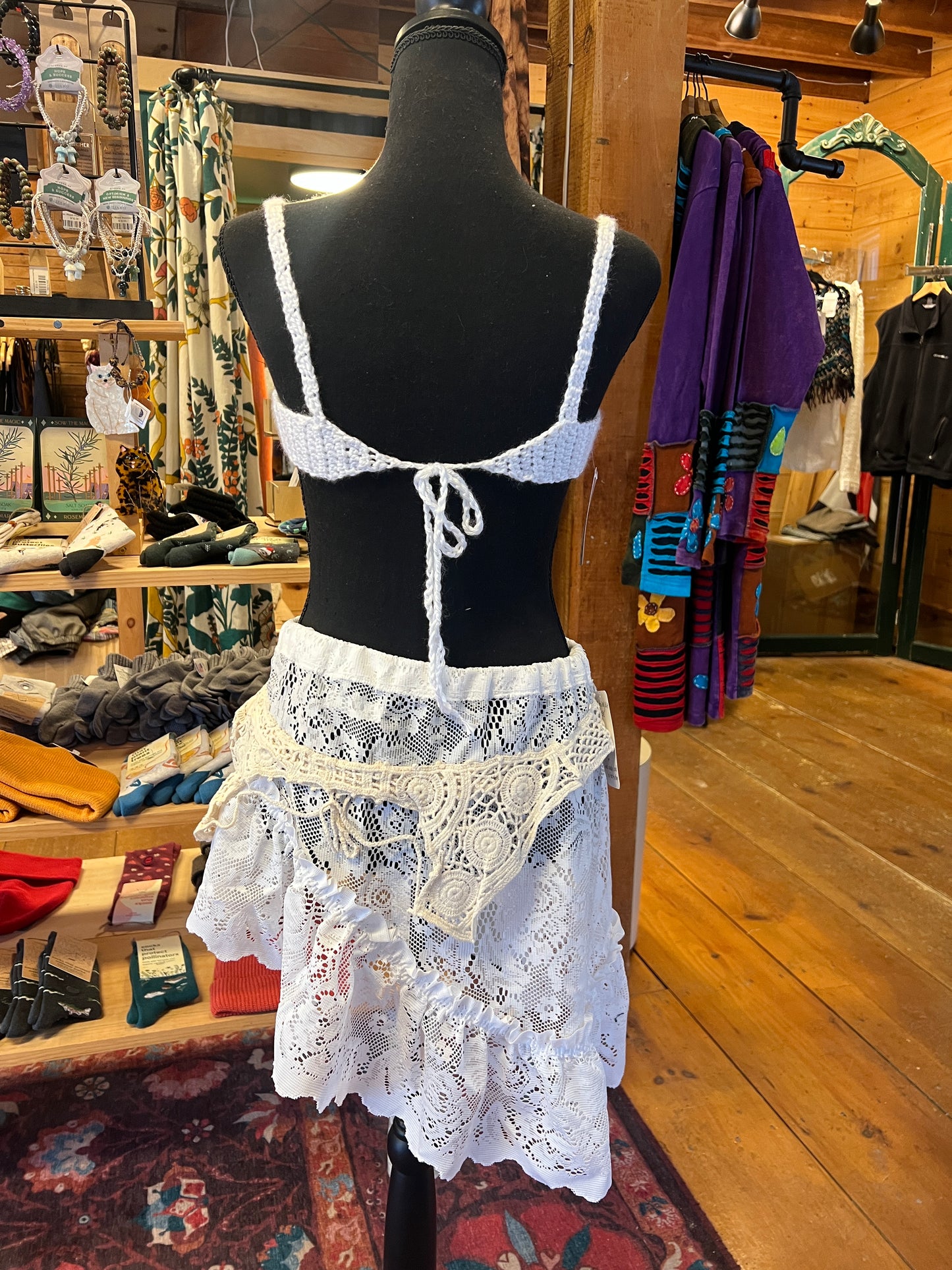 Sea-Shell Detail Tie Top & Lace Slant Hem Skirt Set
