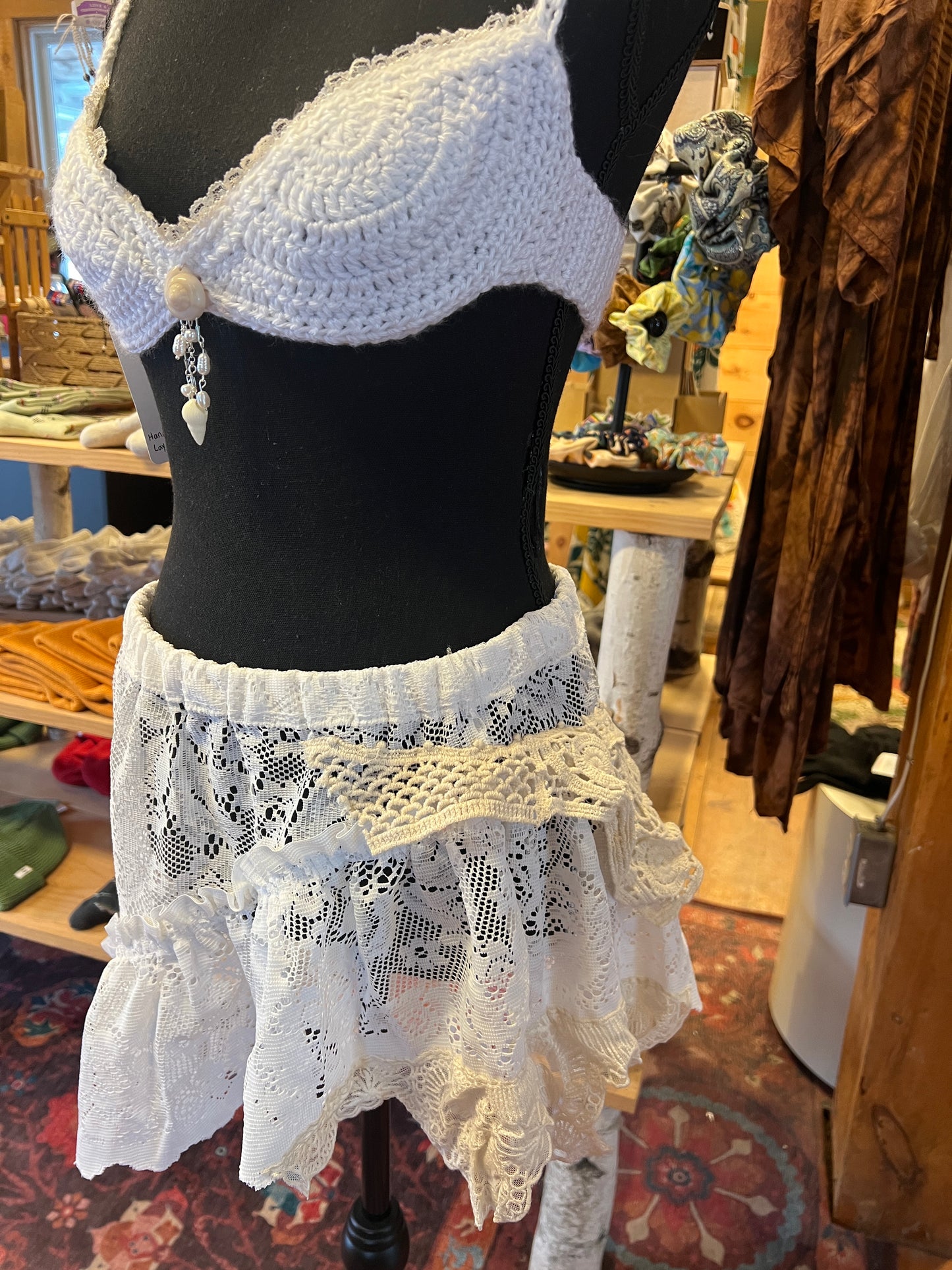 Sea-Shell Detail Tie Top & Lace Slant Hem Skirt Set
