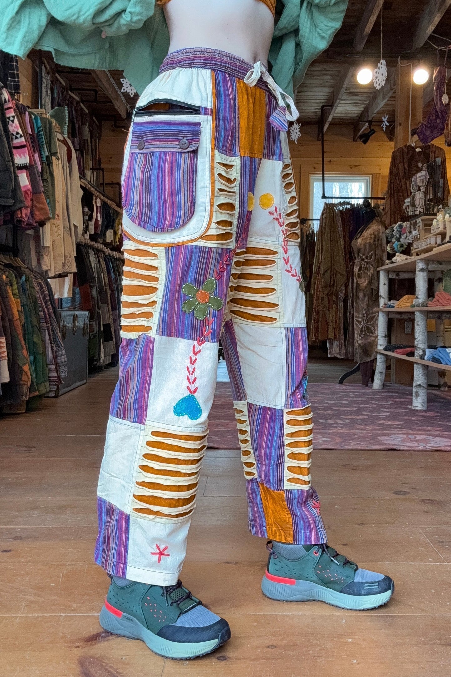 Razor Cut Detail Floral Stitch Pant