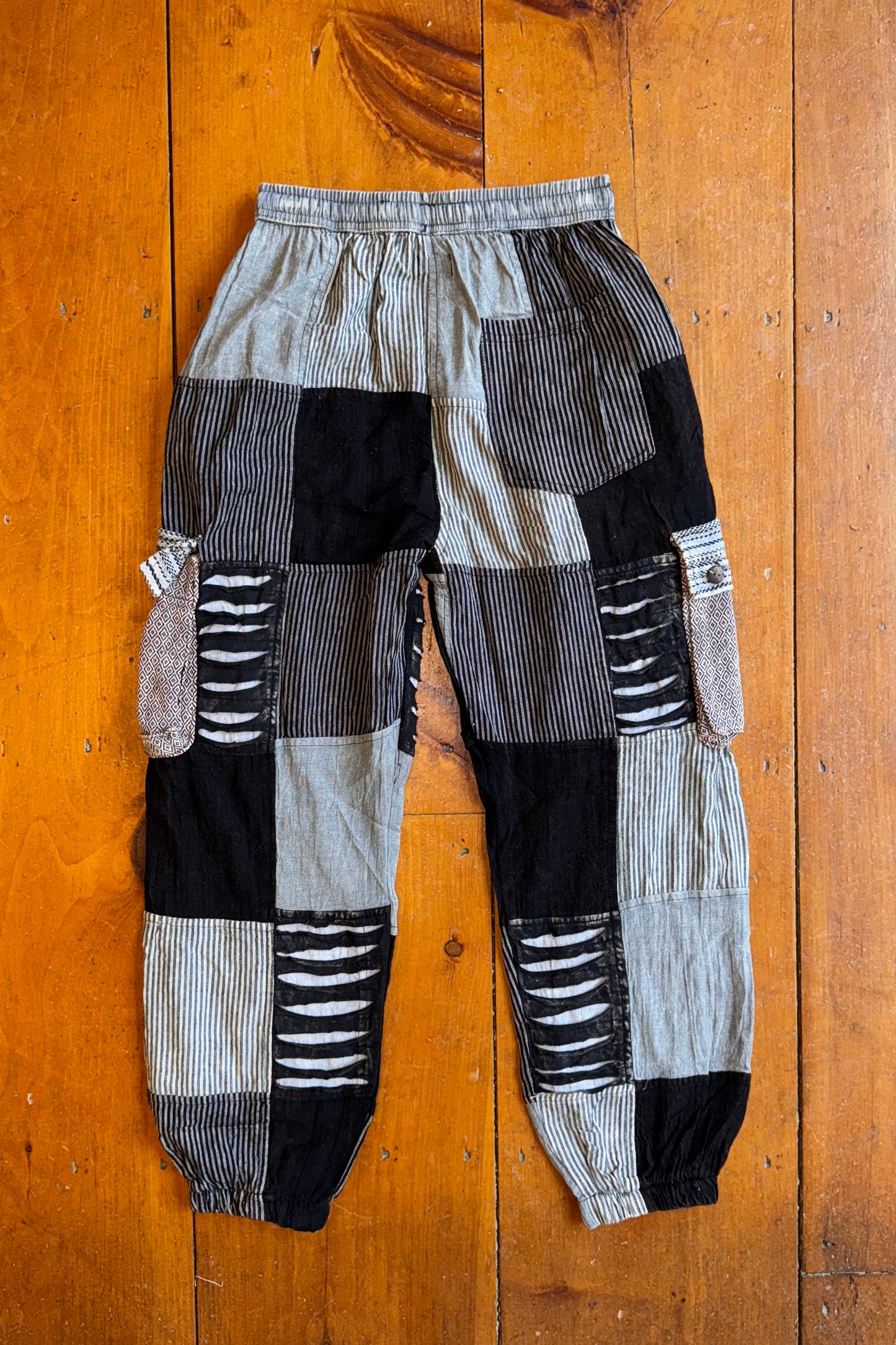 Razor Cut Detail Checkered Cargo Joggers
