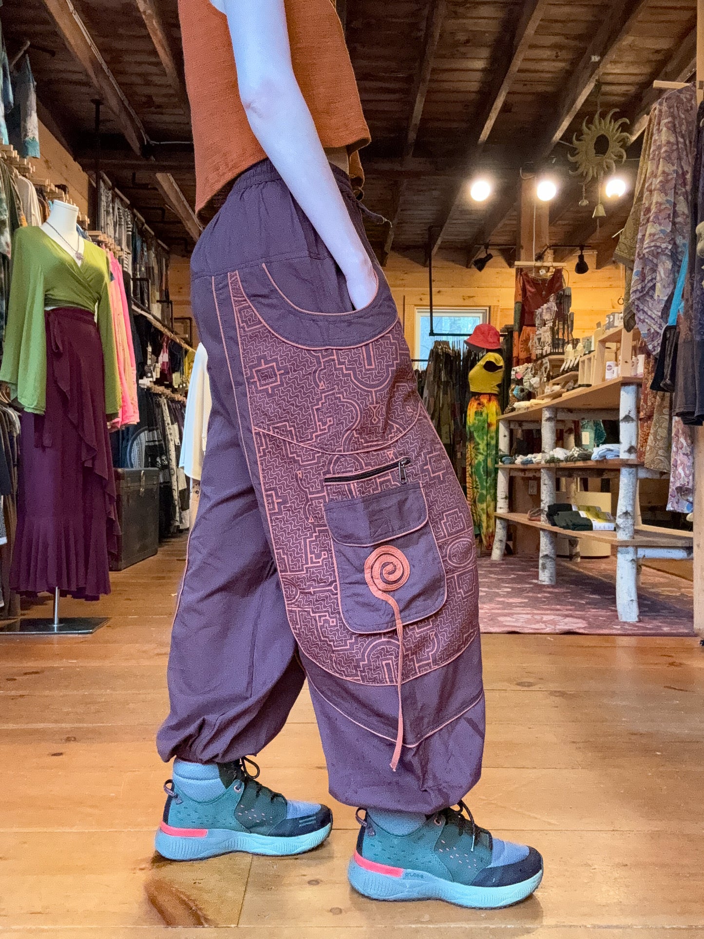 Swirl Detail Pocket Baggy Pant in Brown