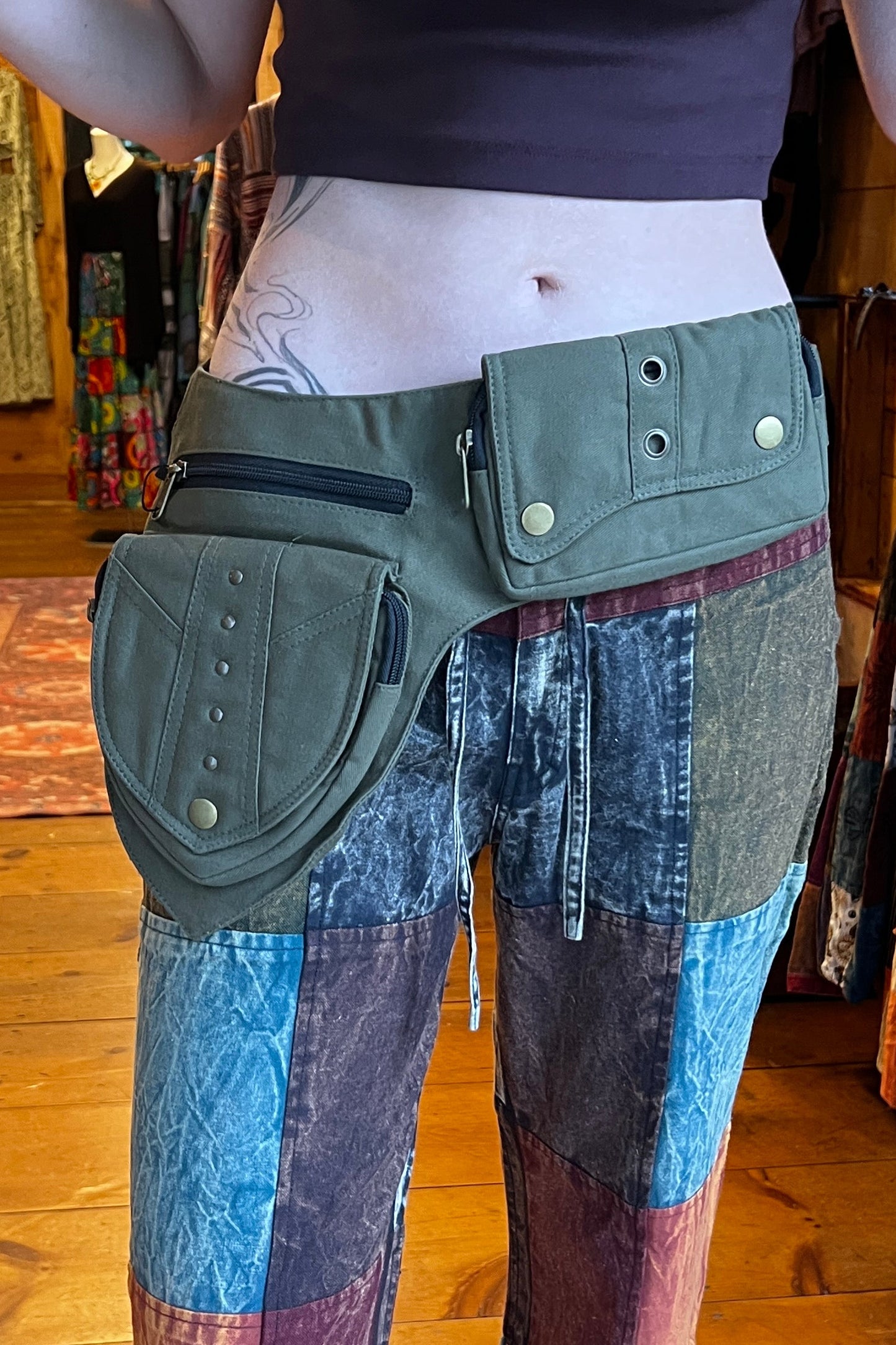 Green Belt Bag w/ Leaf Shape